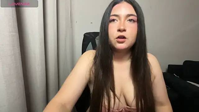 valentinauwu online show from January 19, 2:52 am