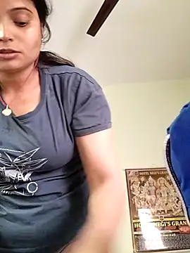 Hot-Pooja25 online show from January 17, 5:15 am