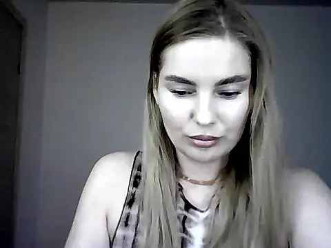 Zeriellee online show from May 13, 1:28 pm