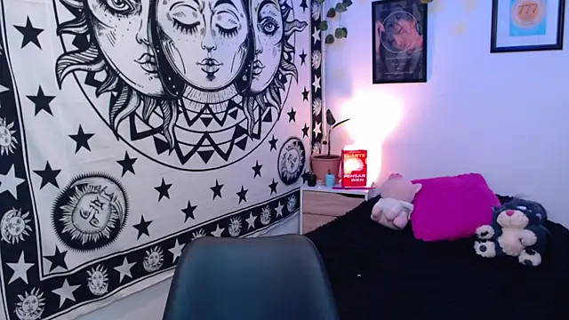 MarilynWhite  online show from October 29, 10:56 pm