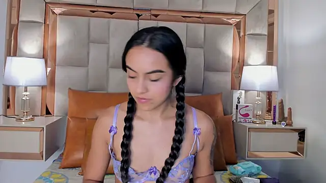 Leslie Bussh  online show from October 22, 8:36 pm