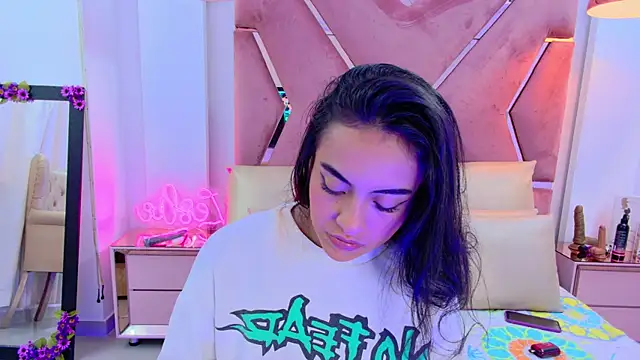 Leslie Bussh  online show from January 8, 12:09 pm