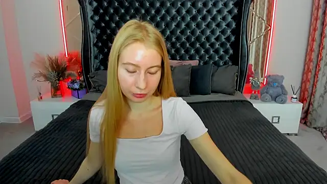 Alina Blonde online show from June 4, 5:34 am