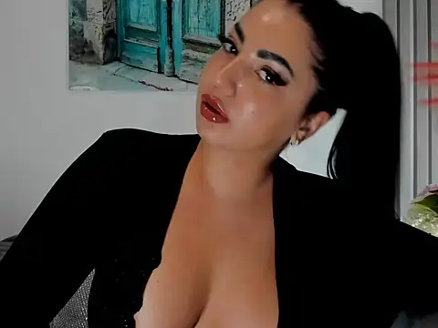 GlamQueen  online show from July 12, 8:20 pm
