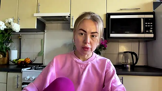 MartaLuna  online show from May 31, 1:06 pm