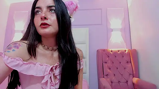 Ashleypetit online show from December 2, 12:29 pm