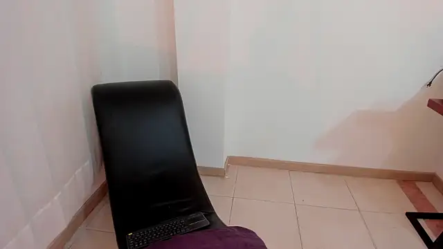 Ashleypetit online show from October 11, 1:25 pm