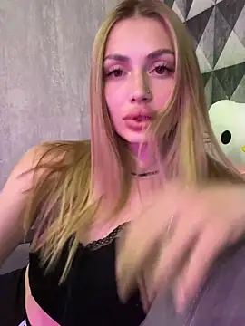 Elizabeth Tay online show from May 27, 6:49 pm