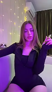 Elizabeth Tay online show from December 19, 7:17 pm