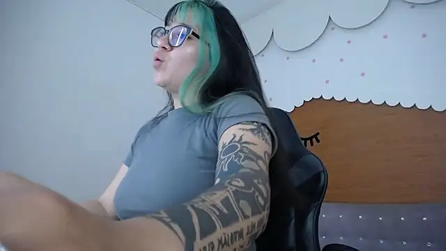 Snapshot of nicte_t_ chatting on October 1, 7:52 pm nicte t  online show from October 1, 7:52 pm