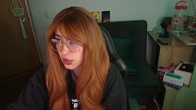 Miacatsito3 online show from November 14, 4:45 am