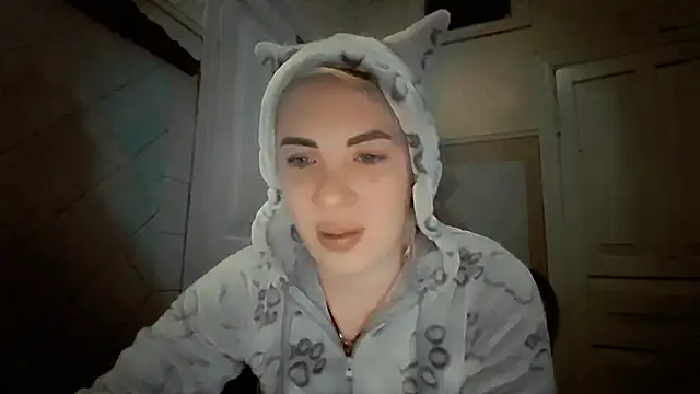 EmmaCat  online show from February 14, 4:09 pm