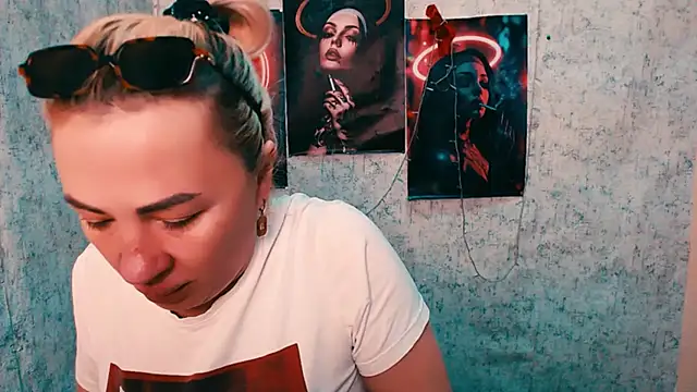 EmmaCat  online show from March 11, 5:00 am