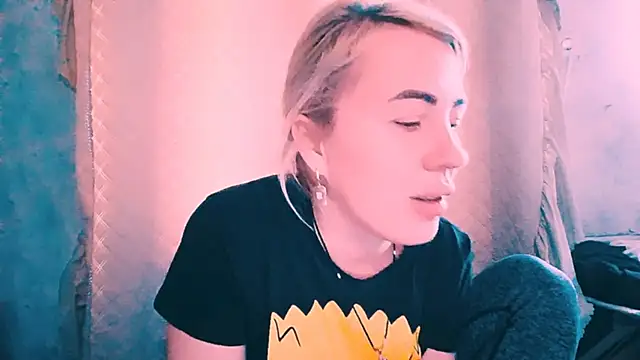 EmmaCat  online show from October 31, 9:35 am