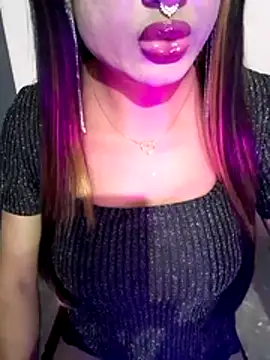 Cutie-Whiskey1 online show from April 19, 6:10 pm