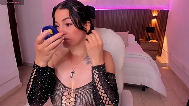 Megann Williamss online show from March 12, 8:22 pm