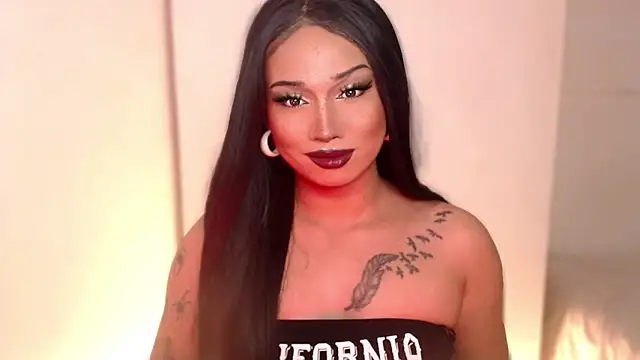 WomanOfYourDreams online show from October 3, 2:00 pm