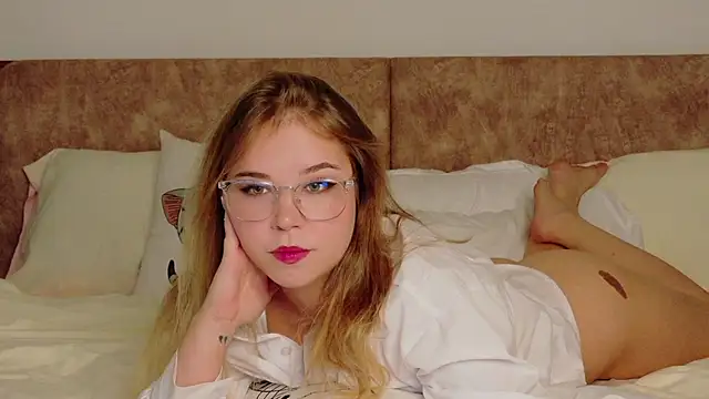 Lilith Bonheur online show from February 11, 12:14 am