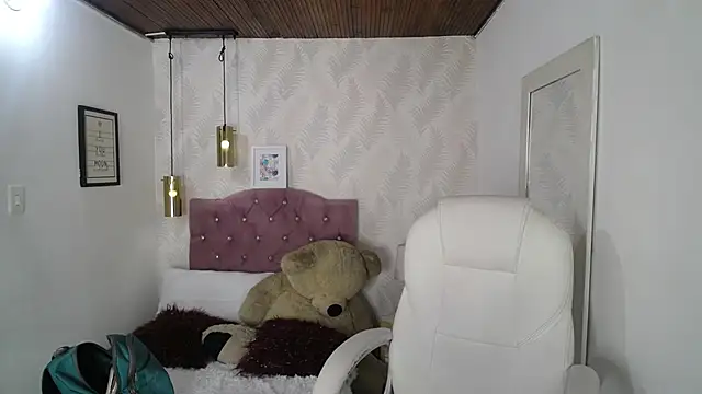 alllyson  online show from January 12, 7:30 pm