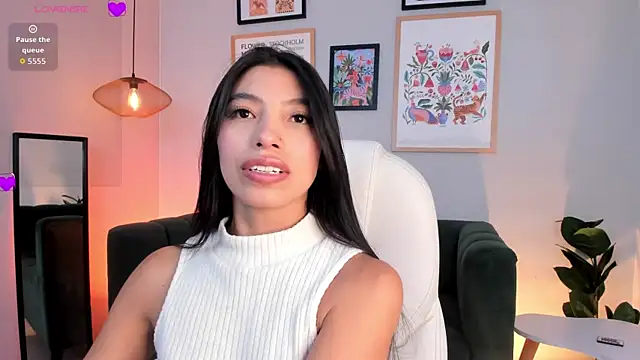 Tiffany Low online show from April 22, 4:37 pm