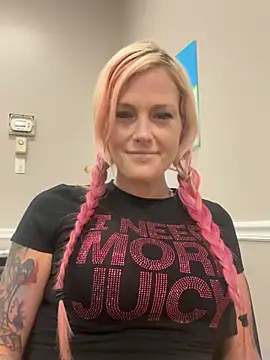 tattoobarbiexox online show from August 1, 1:46 pm
