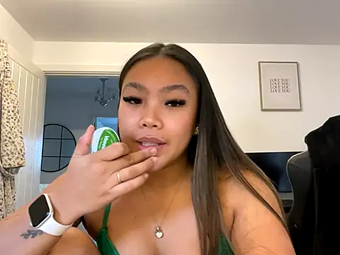 Snapshot of MissCherryyxox chatting on October 25, 1:52 pm MissCherryyxox online show from October 25, 1:52 pm