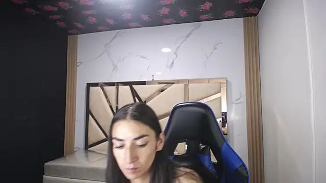 Maily a  online show from November 18, 2:45 am