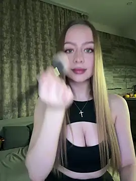 MissOyee online show from February 15, 8:30 pm