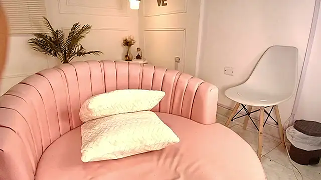 alessia moon1 online show from January 10, 2:00 pm