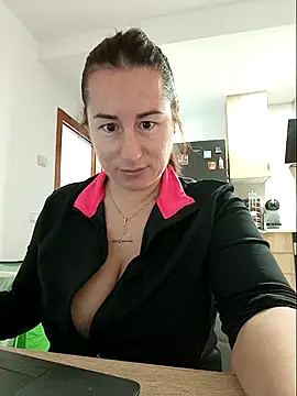 bichota85 online show from November 28, 9:45 am