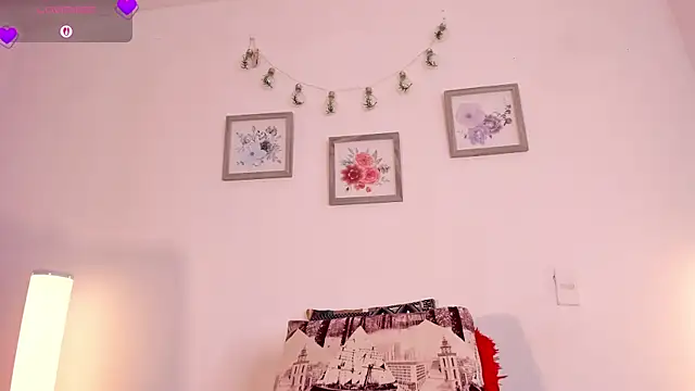 mely rosse  online show from April 4, 12:26 pm