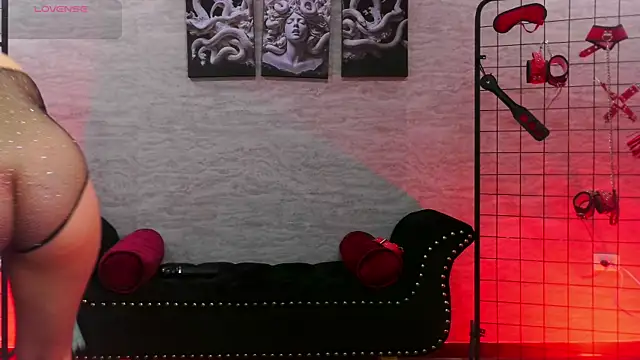 Snapshot of Daphnee-x chatting on October 21, 11:47 am Daphnee-x online show from October 21, 11:47 am