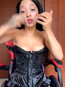 CatalinaBel online show from November 13, 7:24 pm