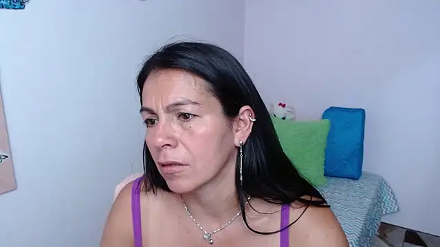 camilavargas  online show from March 5, 9:54 pm