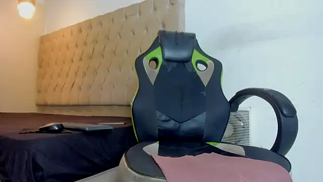 Naomis 35 online show from February 6, 7:39 pm