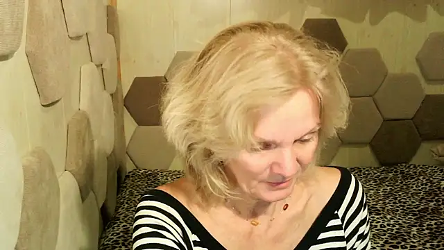 Zoe Steell online show from October 17, 2:09 pm