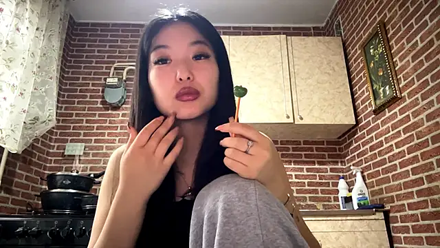 EmmaLeexth online show from March 6, 10:21 am