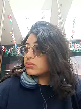 SabrinaV  online show from January 18, 5:20 pm