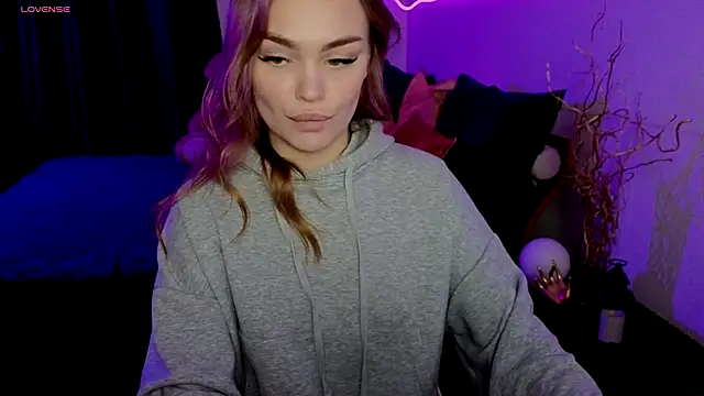 KitsyMoore online show from November 18, 2:51 pm