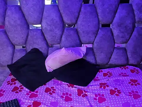 burbuja pink  online show from March 1, 4:12 am