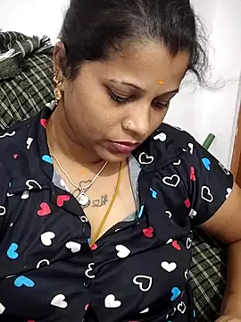 sweetqueen143 online show from May 15, 10:56 pm