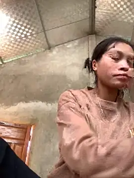 Snapshot of Halyy_xx chatting on October 28, 5:13 am Halyy xx online show from October 28, 5:13 am