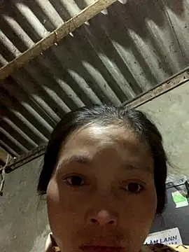 Snapshot of Halyy_xx chatting on October 18, 11:06 pm Halyy xx online show from October 18, 11:06 pm