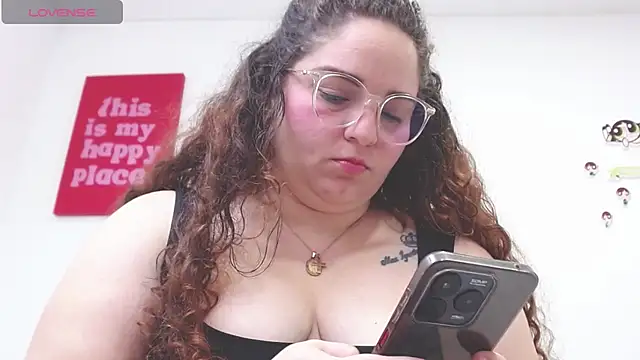 AmandaaWats online show from April 11, 1:48 pm