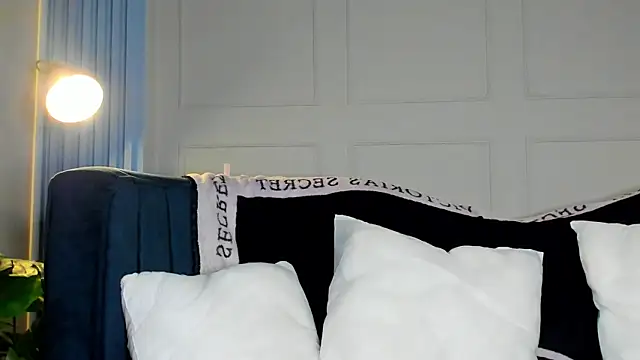 Snapshot of AlisonCold chatting on October 11, 12:41 pm AlisonCold online show from October 11, 12:41 pm