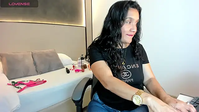 zoee zi online show from October 13, 7:27 pm