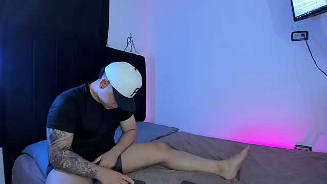 BoomChikaWow online show from December 3, 12:35 am