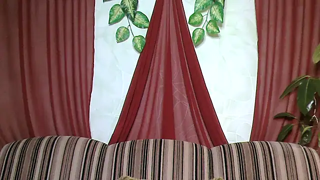 Snapshot of Selena-Velvet chatting on October 18, 1:47 pm Selena-Velvet online show from October 18, 1:47 pm