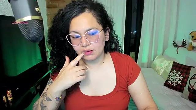 Chubby Licius online show from December 16, 1:22 am