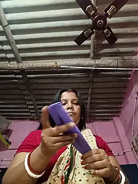 Snapshot of reya743 chatting on October 31, 11:53 pm reya743 online show from October 31, 11:53 pm